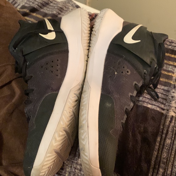 Nike - Picture 2 of 3